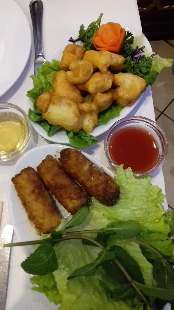 Nems Et Beignets de Calamars Frits